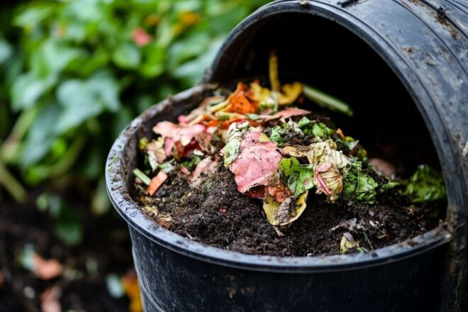 Transformation d une poubelle en bac à compost