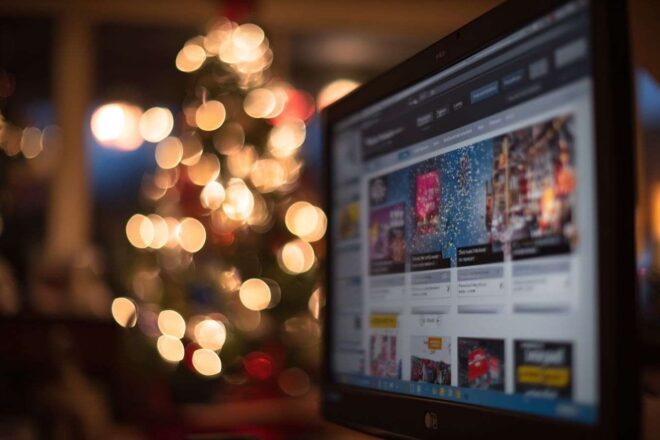 Gros plan d un écran d ordinateur affichant des offres cyber monday